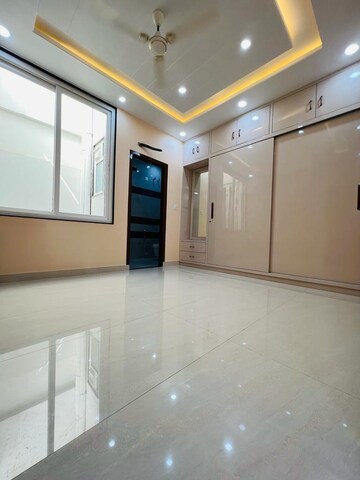Room in 3 BHK Apartment at Florence CHS, Santacruz East – for Sale