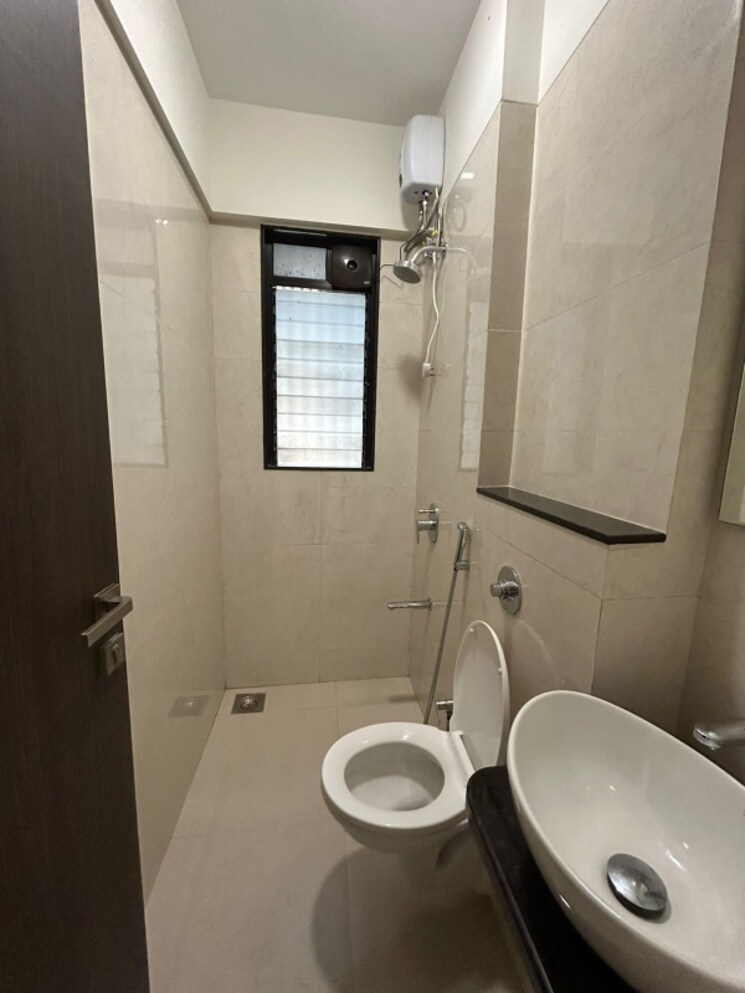 Bathroom, florence-chs 3 Bedroom 1250 Sq.Ft. Apartment In Santacruz East Mumbai 8045897