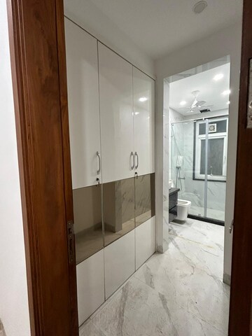 Room in 3 BHK Builder Floor at Sector 46 – for Rent