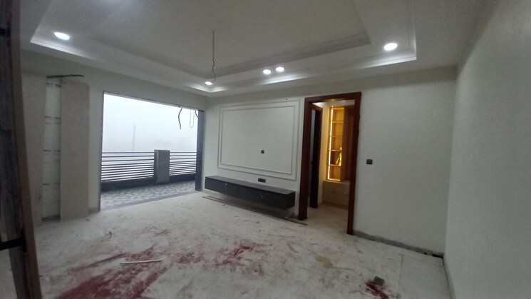 Room, sector 89 4 Bedroom 500 Sq.Yd. Builder Floor In Sector 89 Faridabad 8046044