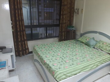 Bedroom in 2 BHK Apartment at Mineral House, Kandivali East – for Rent