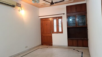 Room in 3 BHK Apartment at Vasant Kunj – for Rent