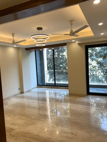 Room in 3 BHK Builder Floor at DLF Atria, Dlf Phase ii – for Rent