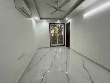 Room in 4 BHK Apartment at Vasant Kunj – for Rent