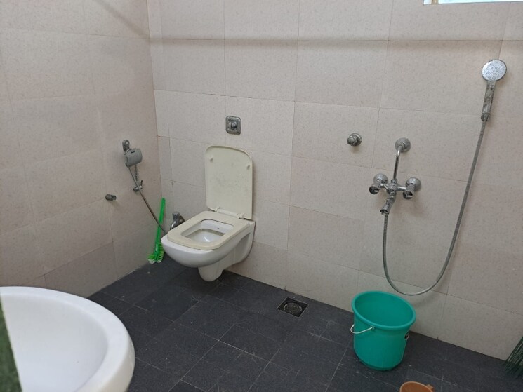 Bathroom, juhu-abhishek-chs-ltd 3 Bedroom 1050 Sq.Ft. Apartment In Andheri West Mumbai 8046066