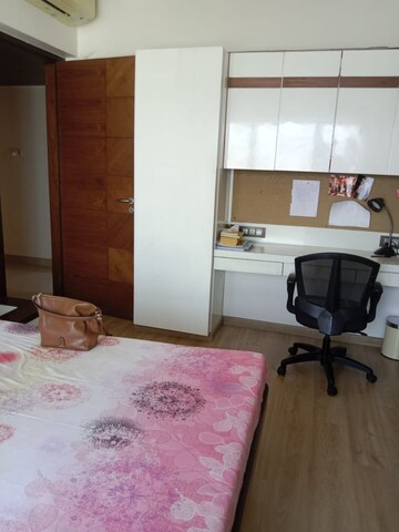 Room in 3 BHK Apartment at DB Orchid Woods, Goregaon East – for Rent