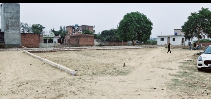 Plot For Sale in Kamta Faizabad Road 