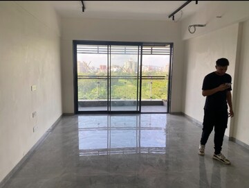 Room in 3 BHK Apartment at Roodraksh Golf Walk, Chembur – for Sale