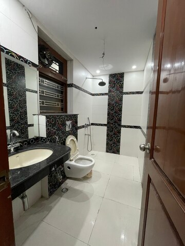 Master Bedroom in 3 BHK Apartment at Ansal Sushant Estate, Sector 52 – for Rent