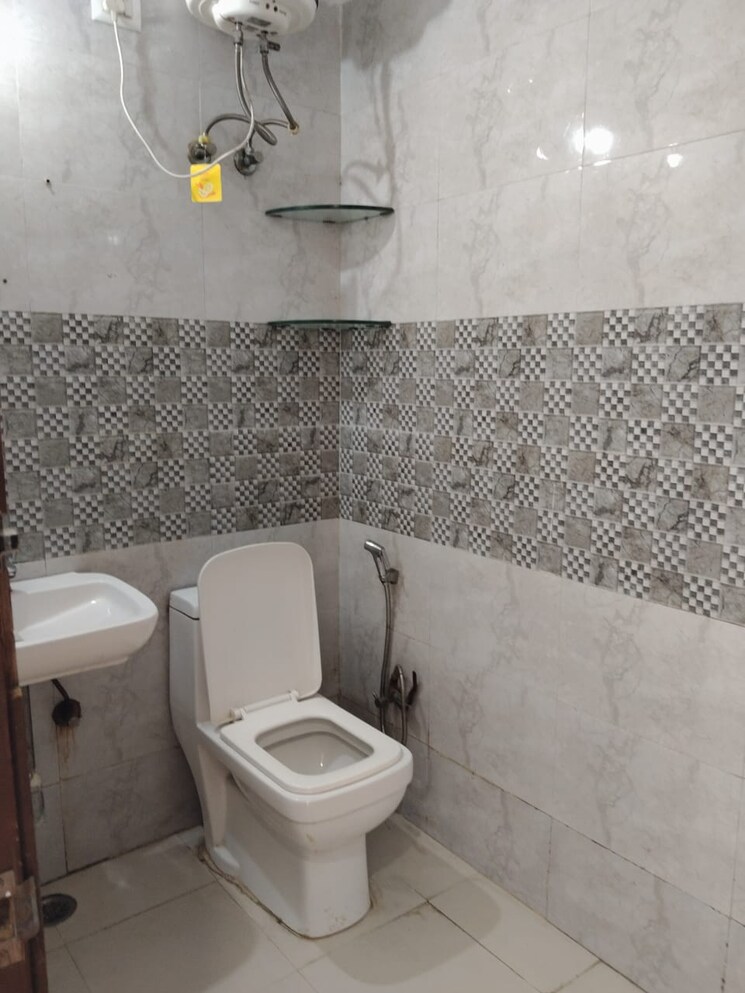 Bathroom, saket 2 Bedroom 800 Sq.Ft. Builder Floor In Saket Delhi 8046189