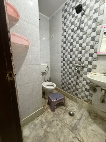 Attached Bathroom in 2 BHK Builder Floor at Saket – for Rent