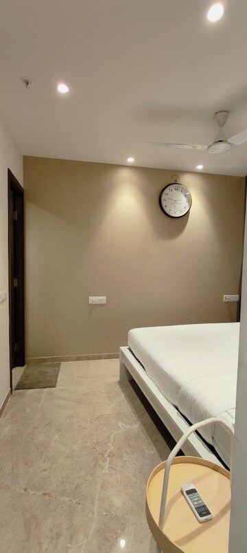 Room in 1 BHK Apartment at Hiranandani Regent Hill, Powai – for Rent