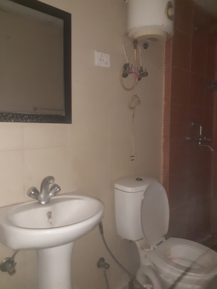 Bathroom, sector 16c greater noida 3 Bedroom 1370 Sq.Ft. Apartment In Sector 16c Greater Noida Greater Noida 8046523