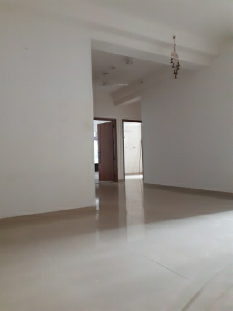 Room, sector 16c greater noida 3 Bedroom 1370 Sq.Ft. Apartment In Sector 16c Greater Noida Greater Noida 8046523