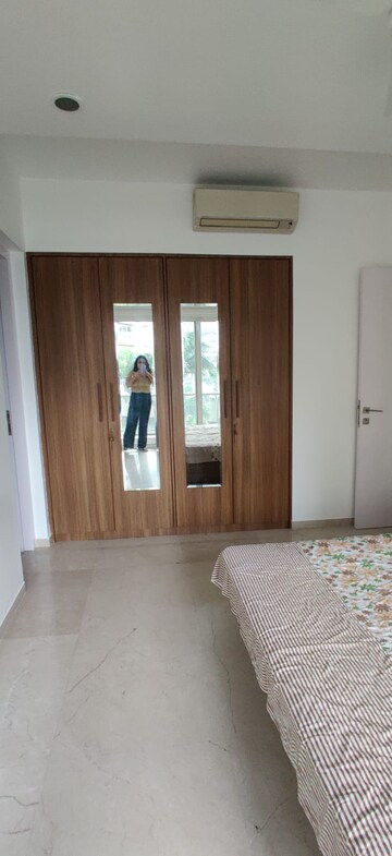 Room in 2 BHK Apartment at Lodha Fiorenza, Goregaon East – for Rent