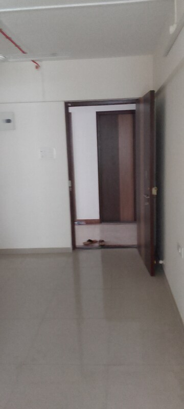Room in 1.5 BHK Apartment at Panom Park, Vile Parle East – for Sale