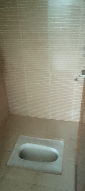 Bathroom in 1.5 BHK Apartment at Panom Park, Vile Parle East – for Sale