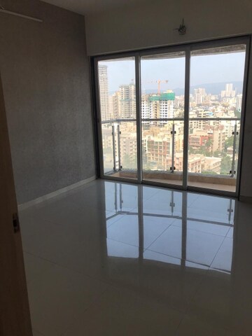 Room in 2 BHK Apartment at Lotus Lotus Link Square, Malad West – for Rent