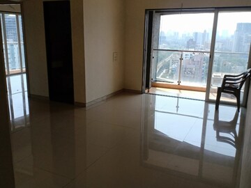 Room in 2 BHK Apartment at Lotus Lotus Link Square, Malad West – for Rent