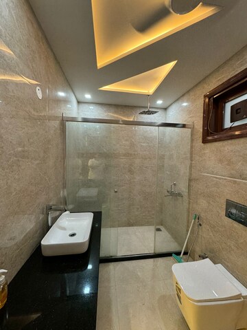 Attached Bathroom in 3 BHK Builder Floor at Sector 40 – for Rent
