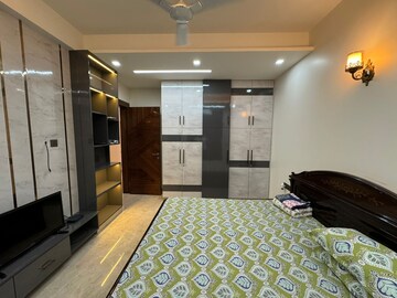 Bedroom in 3 BHK Builder Floor at Sector 40 – for Rent