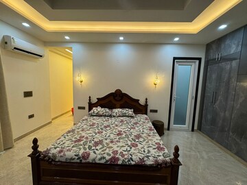 Bedroom in 3 BHK Builder Floor at Sector 40 – for Rent