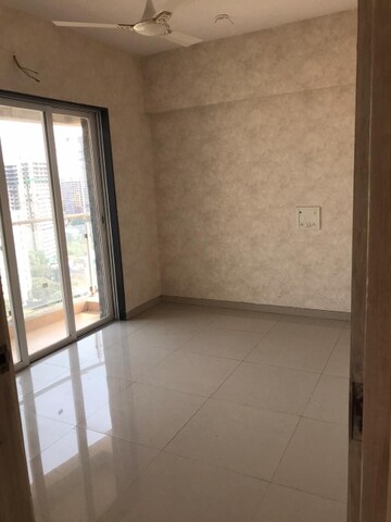 Room in 2 BHK Apartment at Lotus Lotus Link Square, Malad West – for Rent