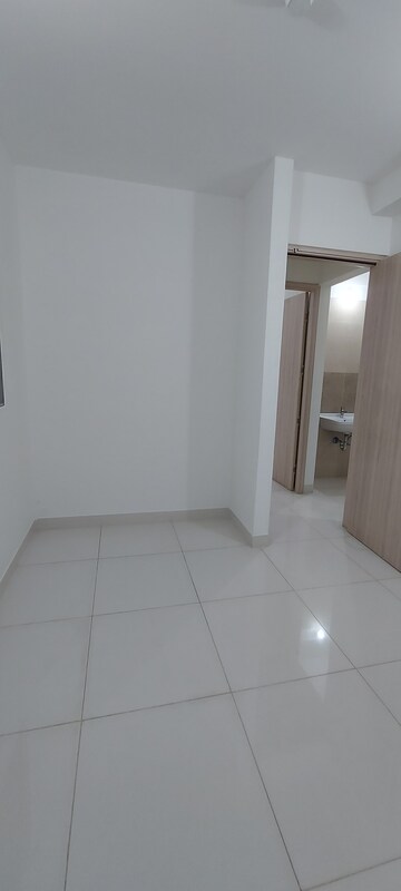 Furnished Amenities in 2.5 BHK Apartment at Nanded Kalashree, State Bank Nagar – for Rent