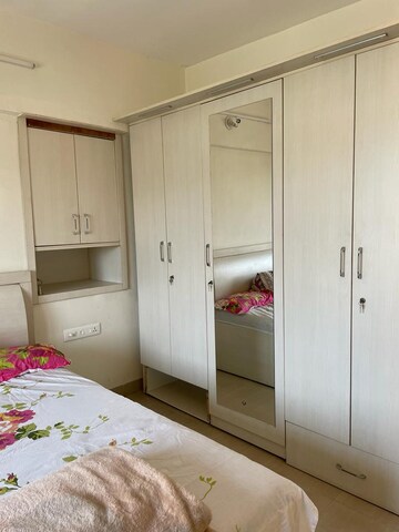 Room in 3 BHK Apartment at Kumar Shantiniketan Phase 1, Pashan – for Rent