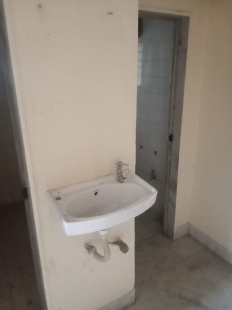 Bathroom, satchit-anand 3 Bedroom 1100 Sq.Ft. Apartment In Khar West Mumbai 8046480
