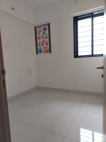 Room in 2.5 BHK Apartment at Nanded Kalashree, State Bank Nagar – for Rent