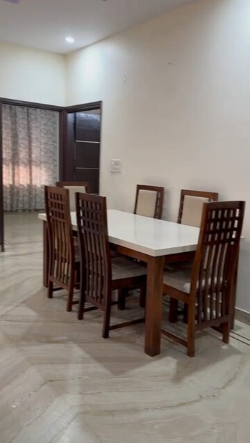 Living Room in 4 BHK Builder Floor at Sector 43 – for Rent