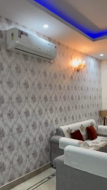 Bedroom in 4 BHK Builder Floor at Sector 43 – for Rent