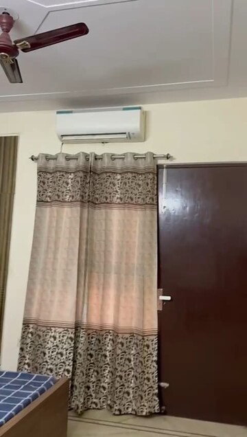 Bedroom in 4 BHK Builder Floor at Sector 43 – for Rent