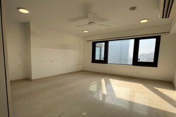 Room in 5 BHK Apartment at Lodha The Park, Worli – for Rent