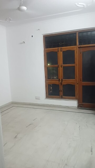 Room in 3 BHK Builder Floor at Ardee City, Sector 52 – for Rent