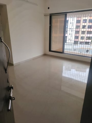 Room in 3 BHK Apartment at Link Garden, Andheri West – for Rent