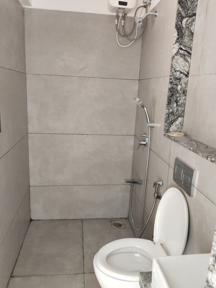 Bathroom, bharat-arize 2.5 Bedroom 685 Sq.Ft. Apartment In Goregaon West Mumbai 8046667