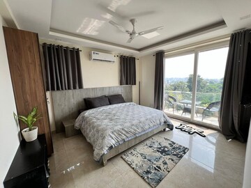 Bedroom in 4 BHK Apartment at DLF The Belaire, Sector 54 – for Rent