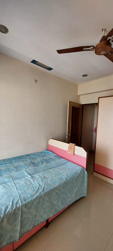 Bedroom in 2 BHK Apartment at Seawoods – for Rent