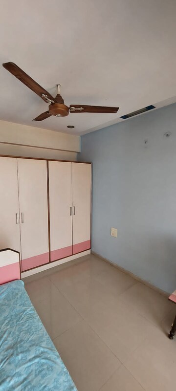 Room in 2 BHK Apartment at Seawoods – for Rent
