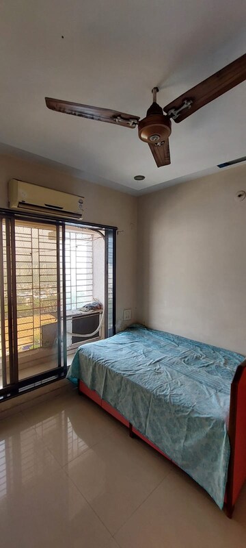 Room in 2 BHK Apartment at Seawoods – for Rent