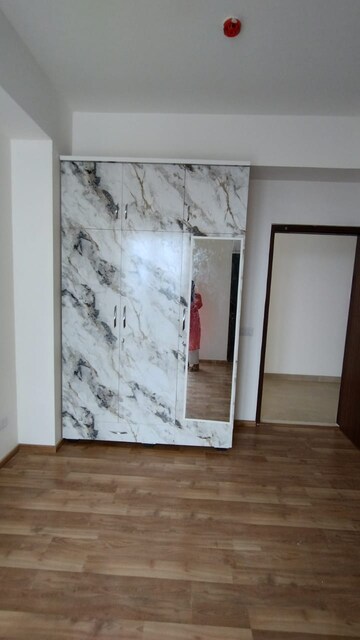 Room in 5 BHK Apartment at Indiabulls Enigma, Sector 110 – for Sale