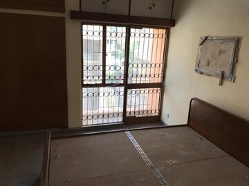 Room in 3 BHK Apartment at Vasant Kunj – for Rent