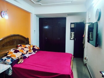 Bedroom in 3 BHK Builder Floor at Paryavaran Complex – for Rent