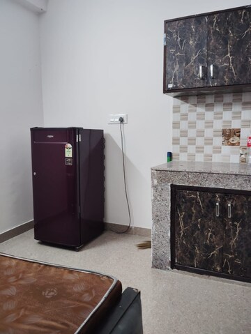 Furnished Amenities in 3 BHK Builder Floor at Paryavaran Complex – for Rent