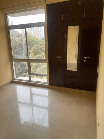Room in 3 BHK Apartment at Piyush Heights, Sector 89 – for Rent