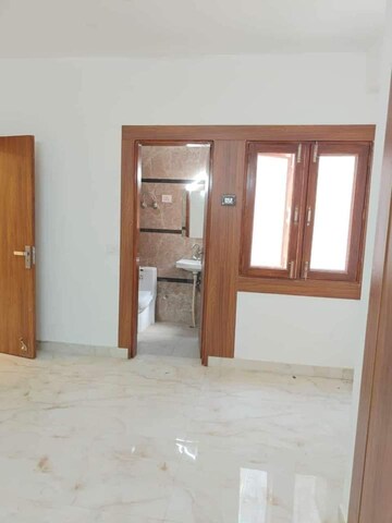 Room in 2 BHK Builder Floor at Saket – for Rent