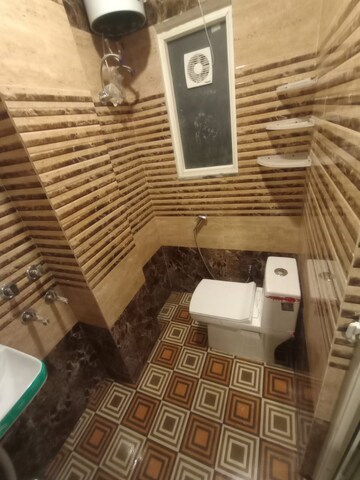 Parking in 1 RK Builder Floor at Sector 40 – for Rent