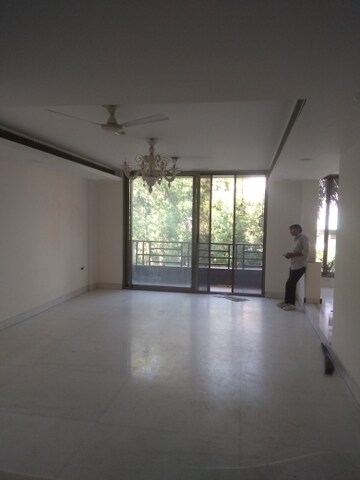 Room in 4 BHK Builder Floor at New Friends Colony – for Rent